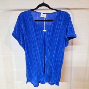 NWT ANDREE BY UNIT Royal Blue Pleated V Neck Short Sleeve Top Womens M Travel